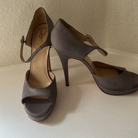Women’s gray silk platform dress shoes - Picture 2 of 4